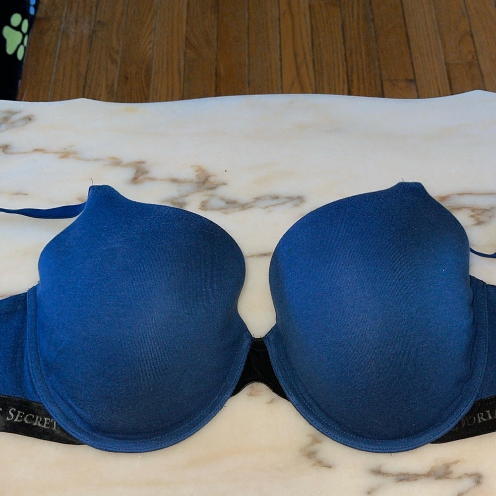 Victoria secret tshirt lightly lined demi bra size 36DDD